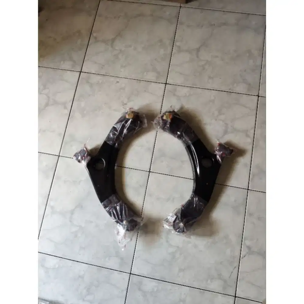 Lower arm depan kiri calya sigra