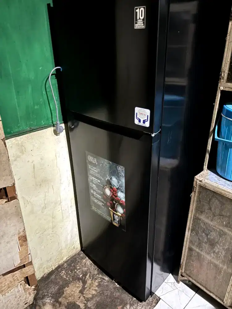 Kulkas 2 pintu merk Gea G2HD-367