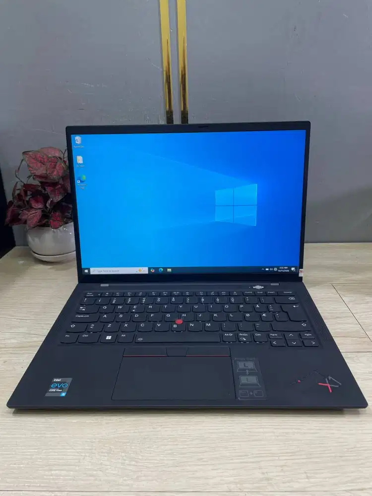 LAPTOP  LENOVO  X1 CARBON TH9 i5 GEN 11 16/256 LAYAR 14 INCH *ET