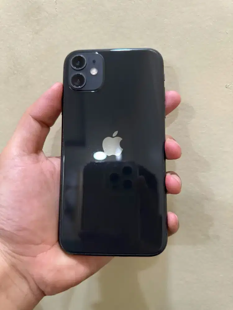 Iphone 11 64gb fullset bebas riset. Bh 88%