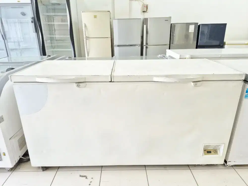 FREEZER GEA 600L 4JT AJA SAMA ANTAR