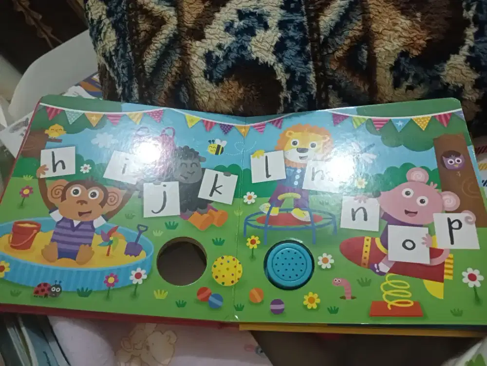 Bordbook buku anak mengenal huruf alfabet