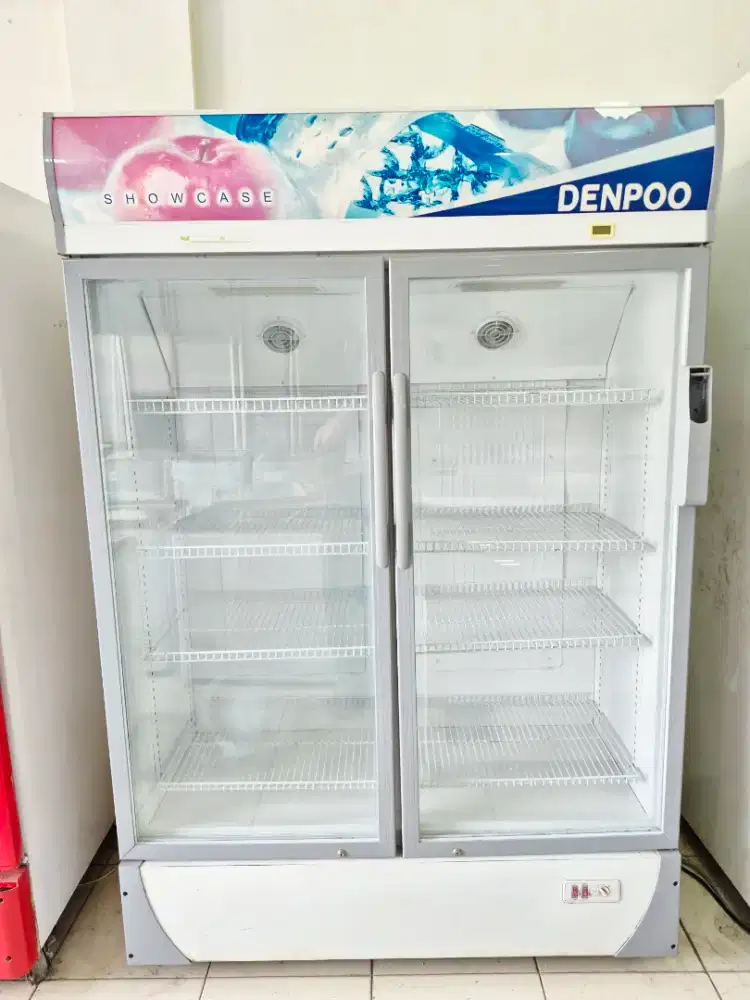 SHOWCASE DENPOO 1000L 5JT AJA SAMA ANTAR