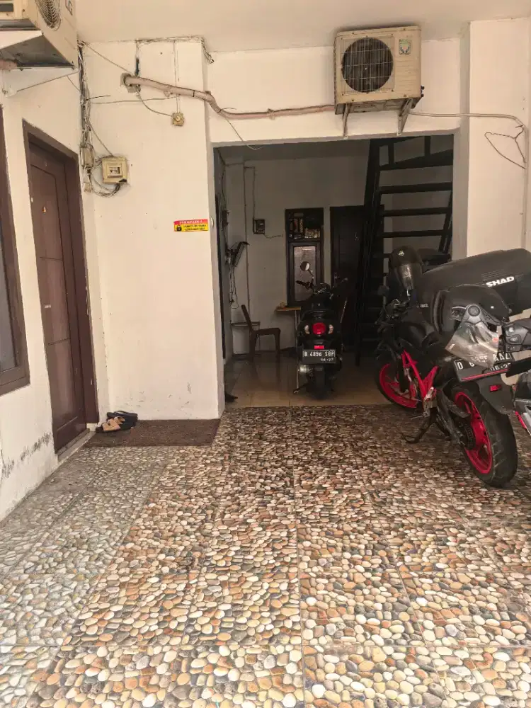 Kontrakan di Lantai 2 Bayar Bulanan 2KT 2KM AC Wifi di Condet