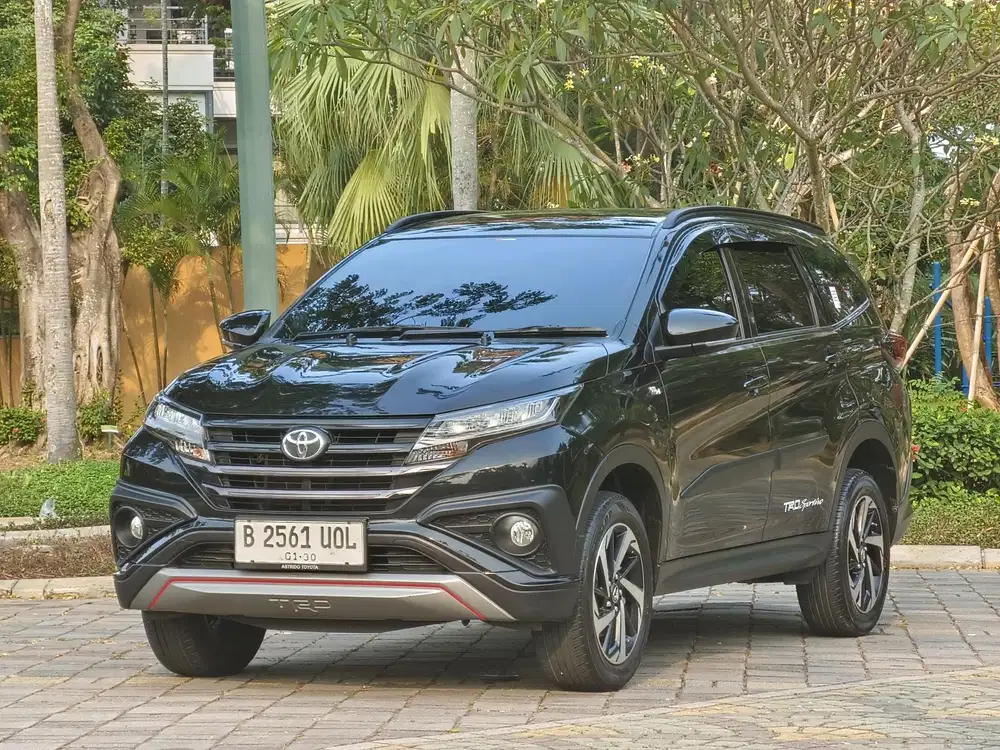 Toyota Rush TRD Sportivo 2019, hitam (km 29000)