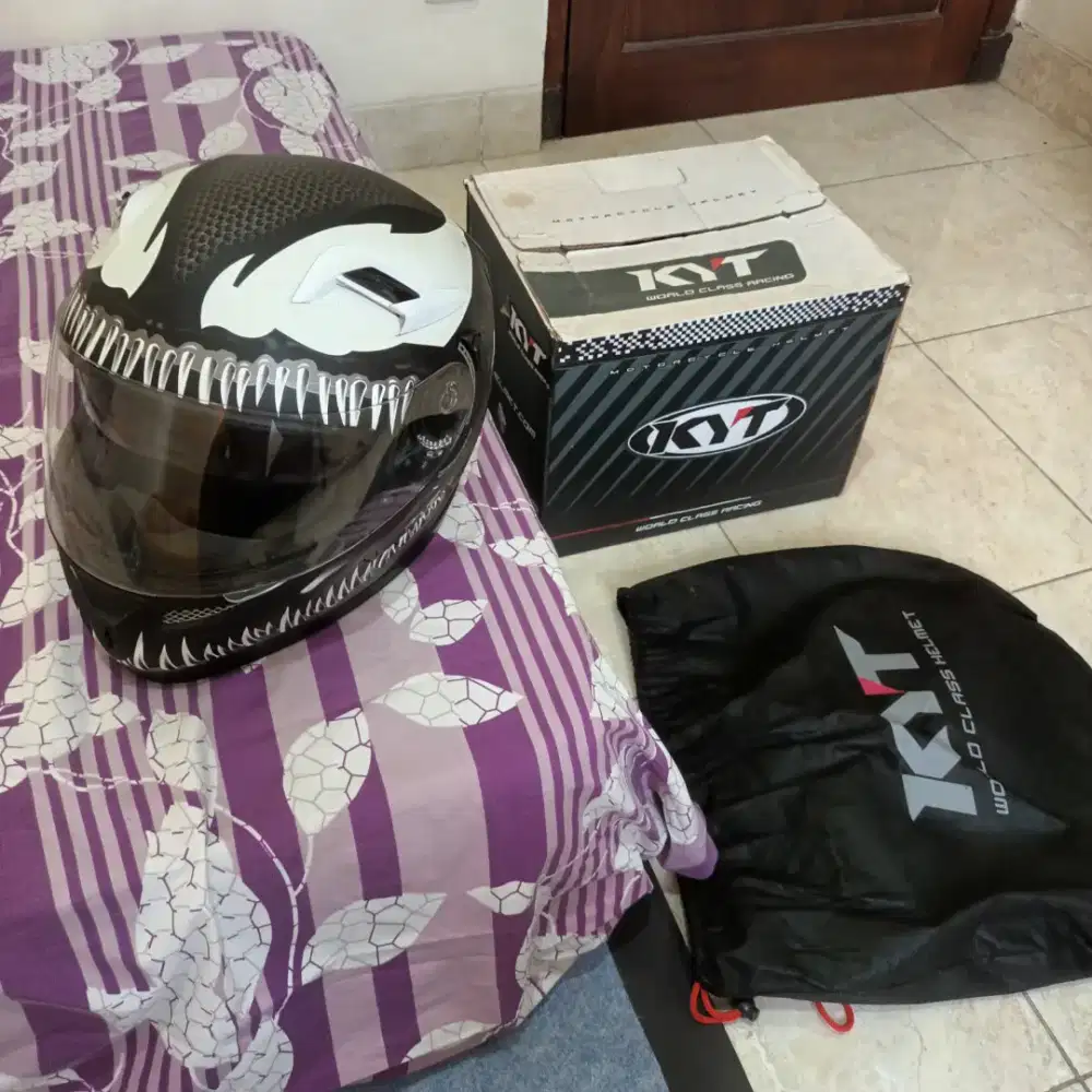 Helm fullface KYT K2R XXL Venom