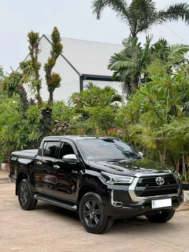 {Harga Cash} Toyota Hilux Double Cabin V 2.4 A/T Diesel 4x4 2022