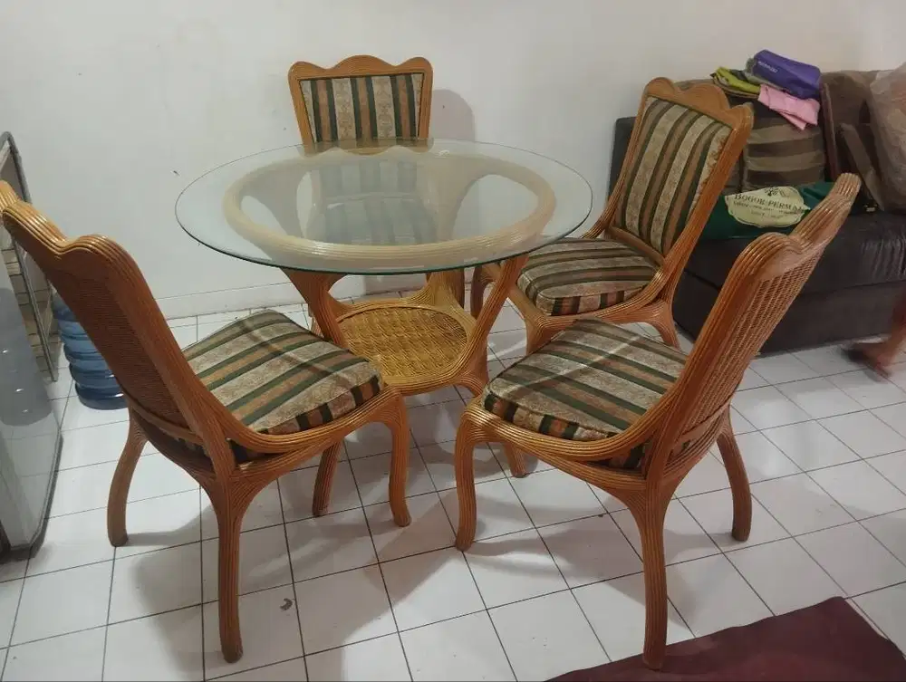 Jual meja makan set dan sofa import merk Cellini