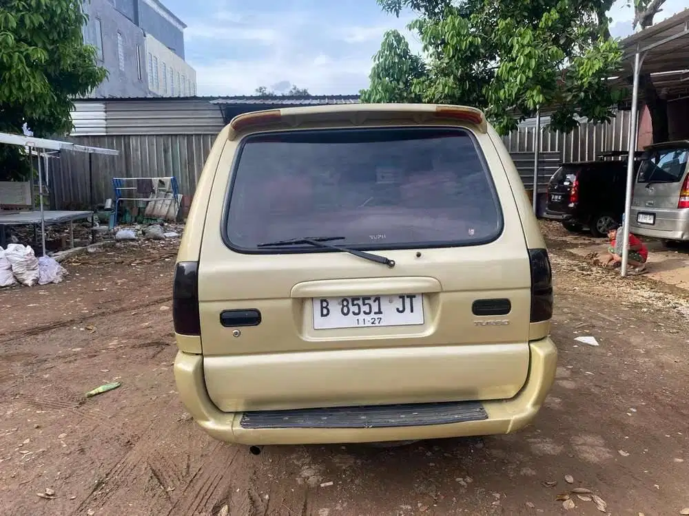 isuzu panther (2001)