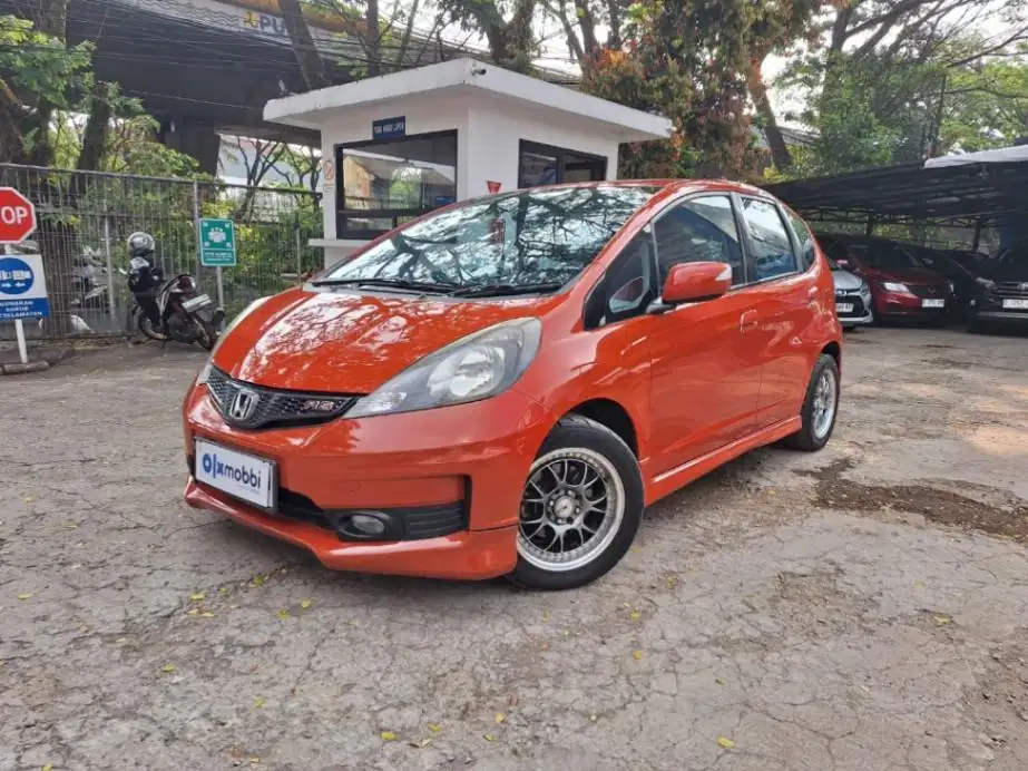 LOW DP Honda Jazz 1.5 RS Bensin-AT 2013 8WN