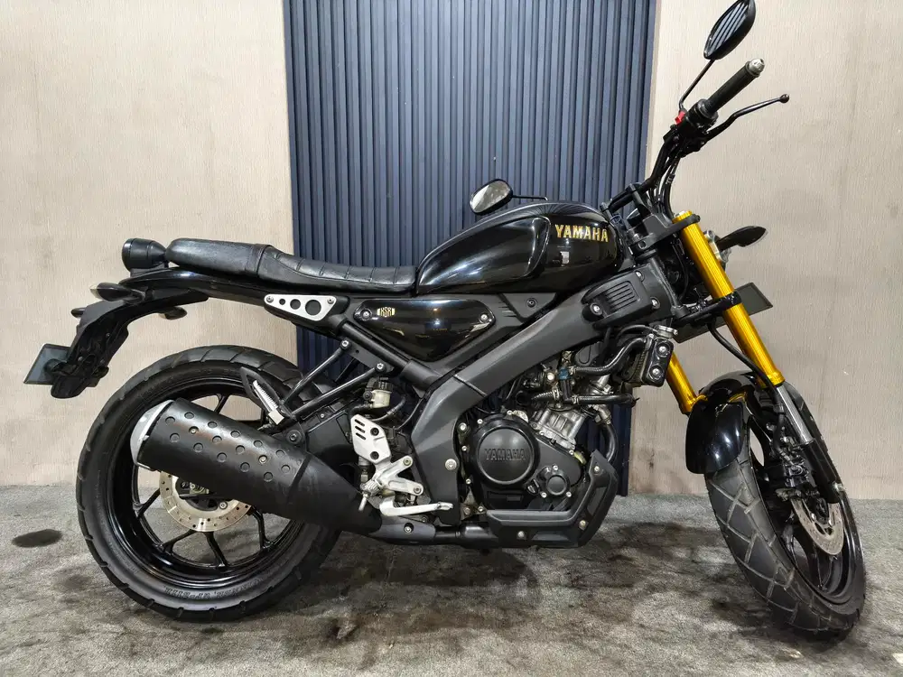 YAMAHA XSR 155 hitam 2023 istimewa mulus terawat siap pakai...