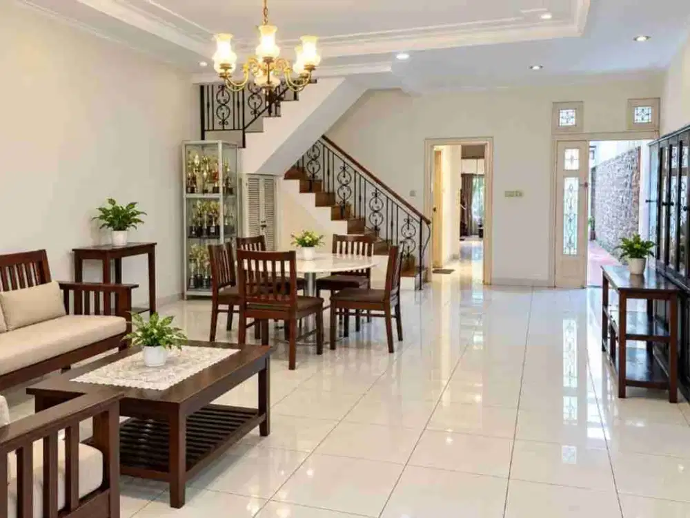 Best Price !! Rumah 1.5 Lantai, di Menteng - Lokasi Prime