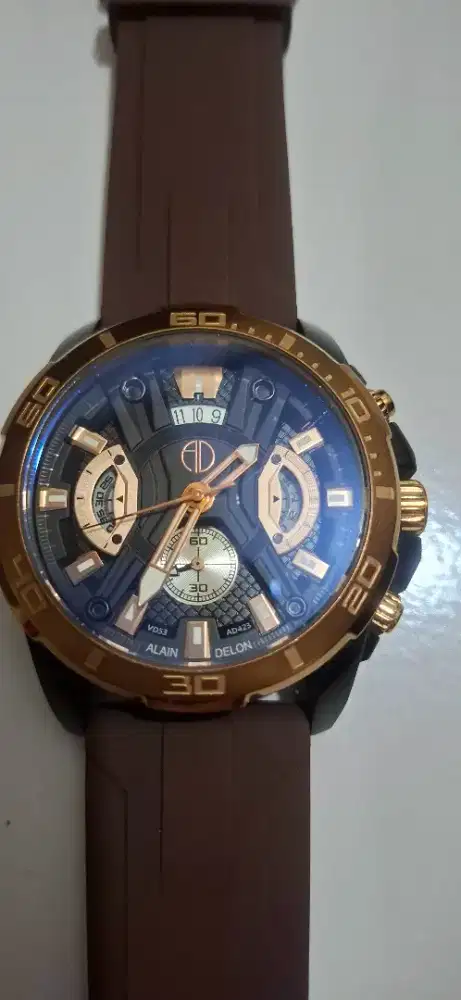 Jam tangan Alain Delon