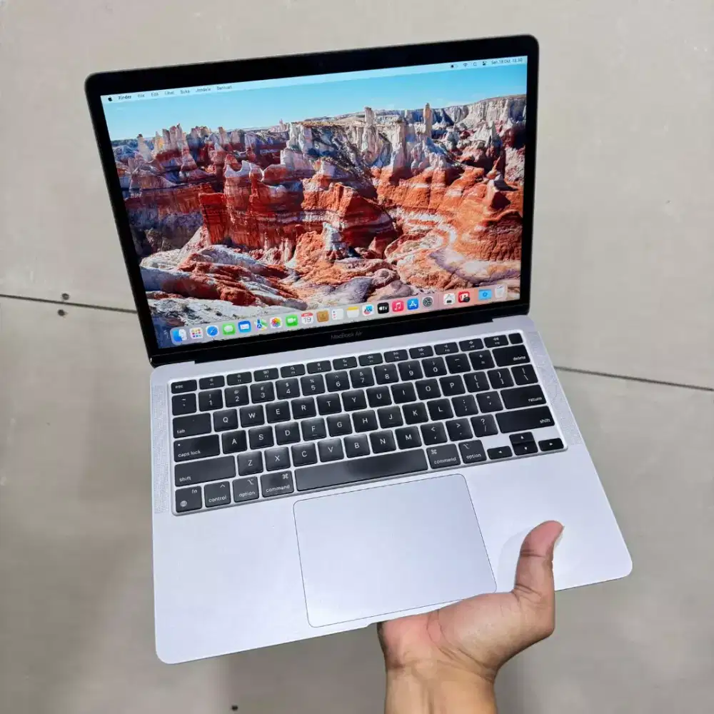 Macbook air m1 2020 ram 16gb ssd 256gb siap pakai ex ibox bisa cod