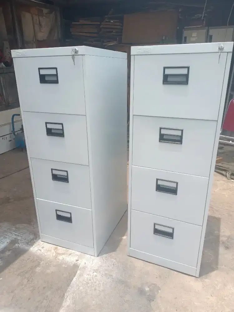 Lemari besi/ filling kabinet