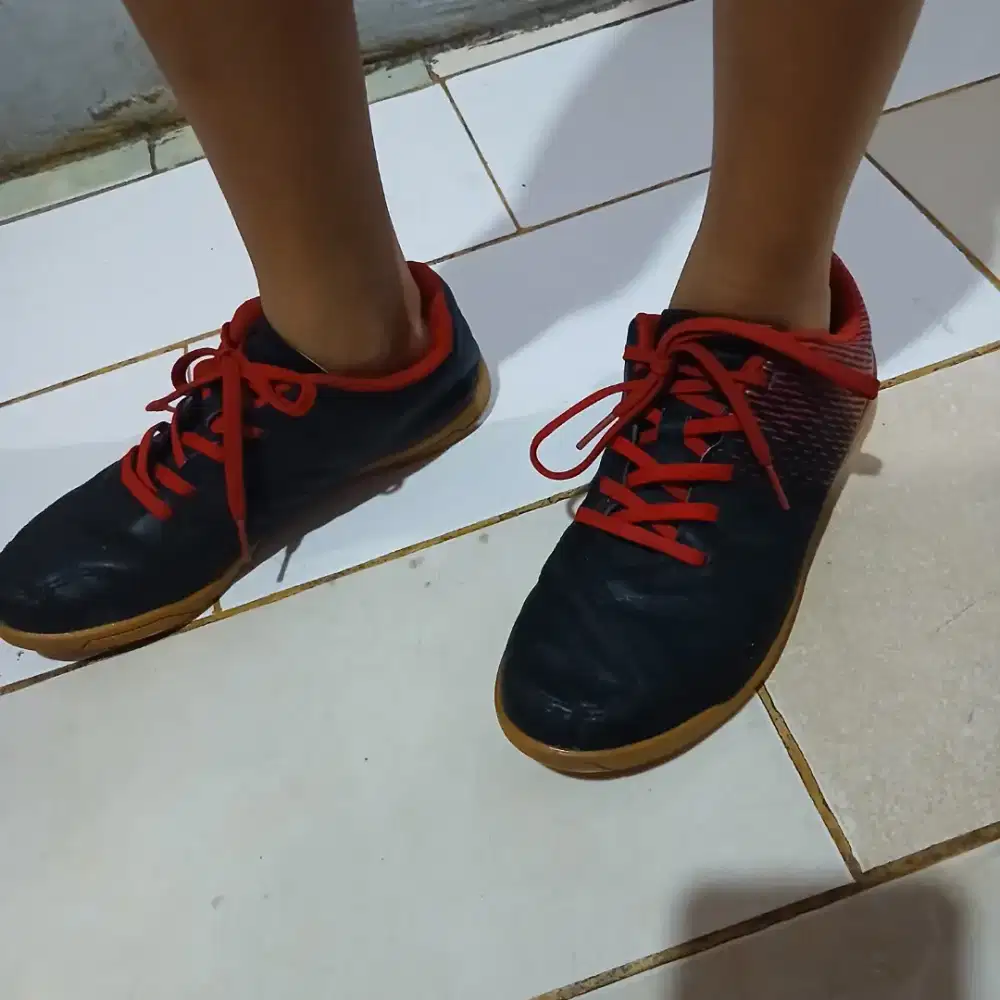 Sepatu futsal msh bagus 38