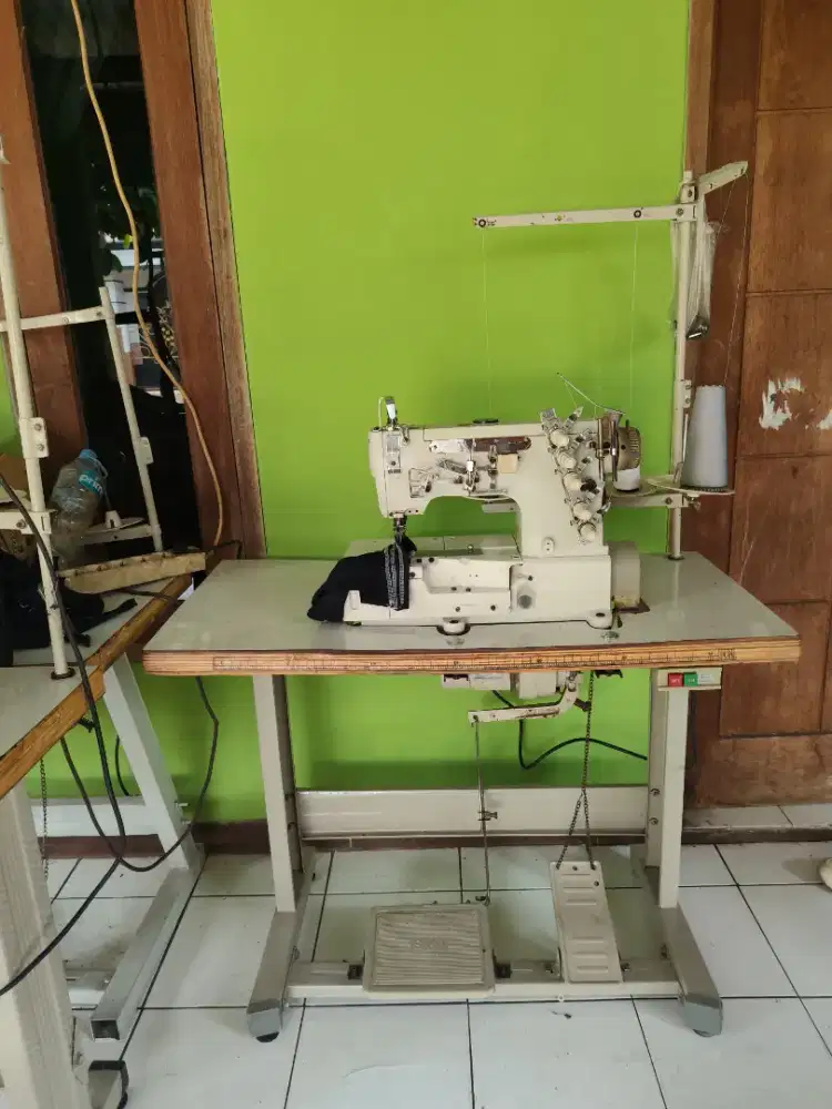Mesin jahit overdeck typical
