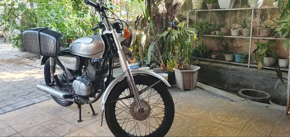 YAMAHA RS 100 (SILVER)