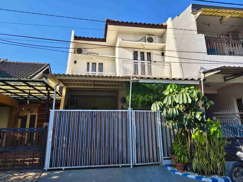 dijual rumah 2 lantai minimalis di balas Klumprik