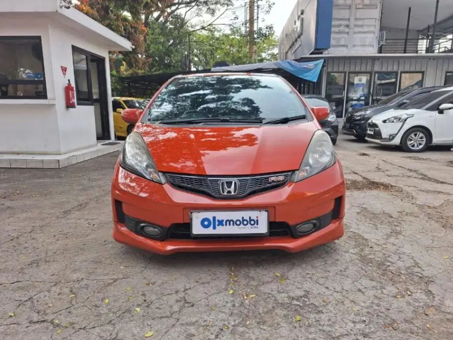 LOW DP Honda Jazz 1.5 RS Bensin-AT 2013 8WN