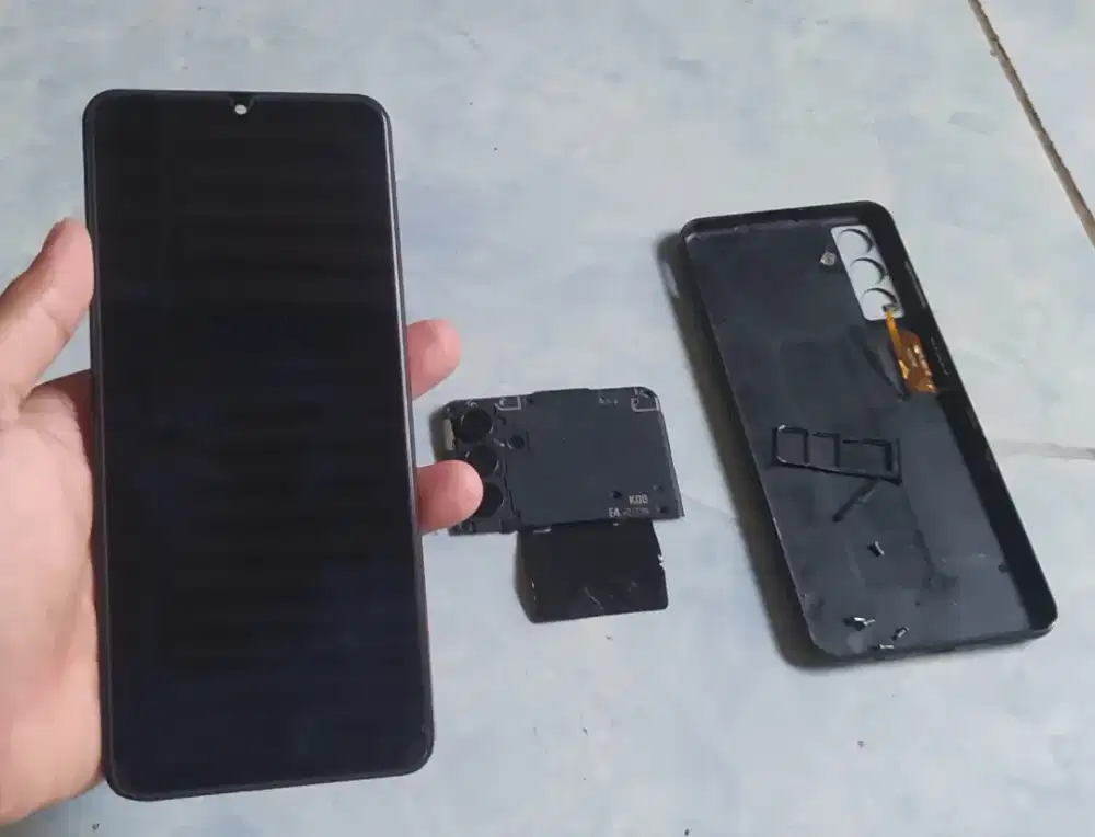 Lcd original fullset Samsung A04s tinggal tempel mesinnya aja.