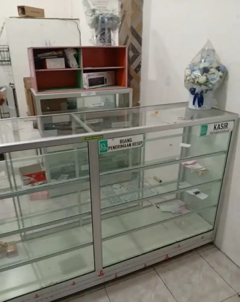 Jual murah etalase masih mulus