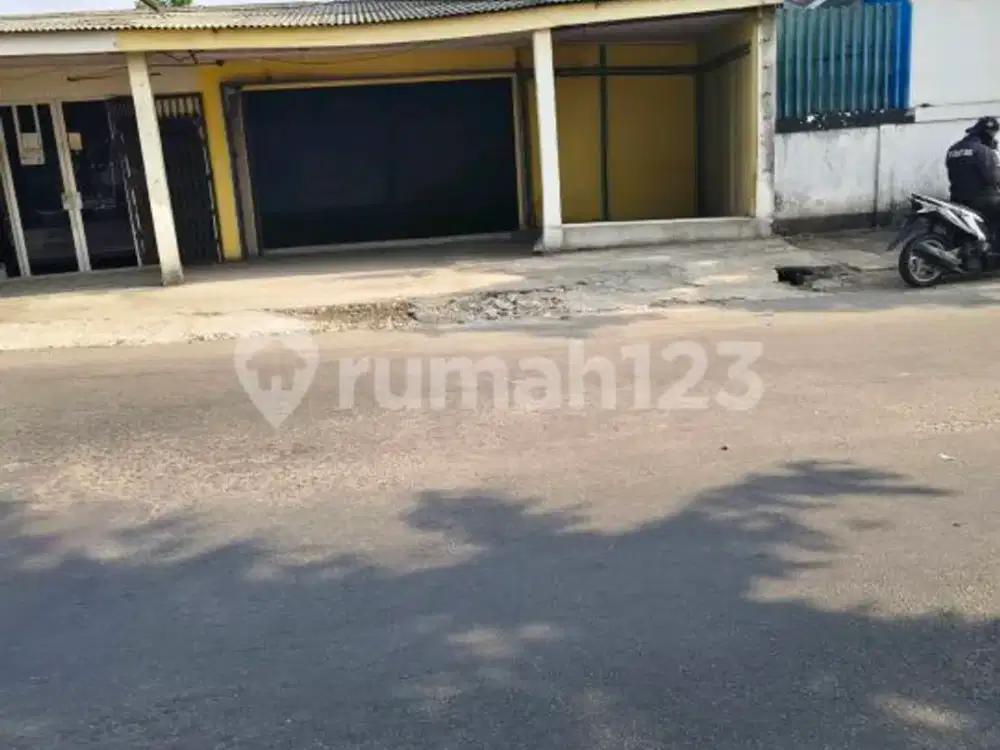 Dijual Ruko & Gudang Strategis di Jl. Raya Mayor Oking Cibinong, SHM, Ada 13 Kamar Kontrakan Aktif