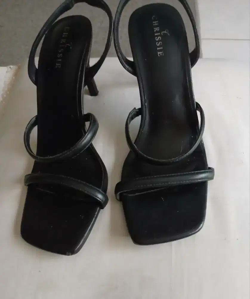 Heels Chrissie hitam