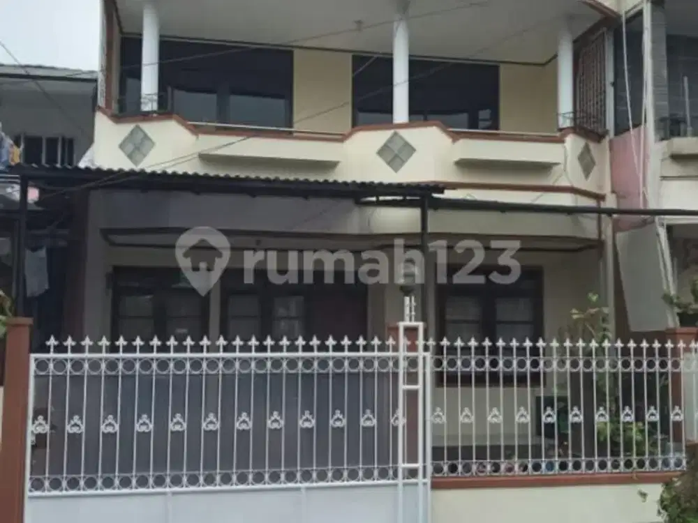 Dijual Rumah 2 Lantai 4 KT Lokasi Strategis Bangunan Luas Siap Huni