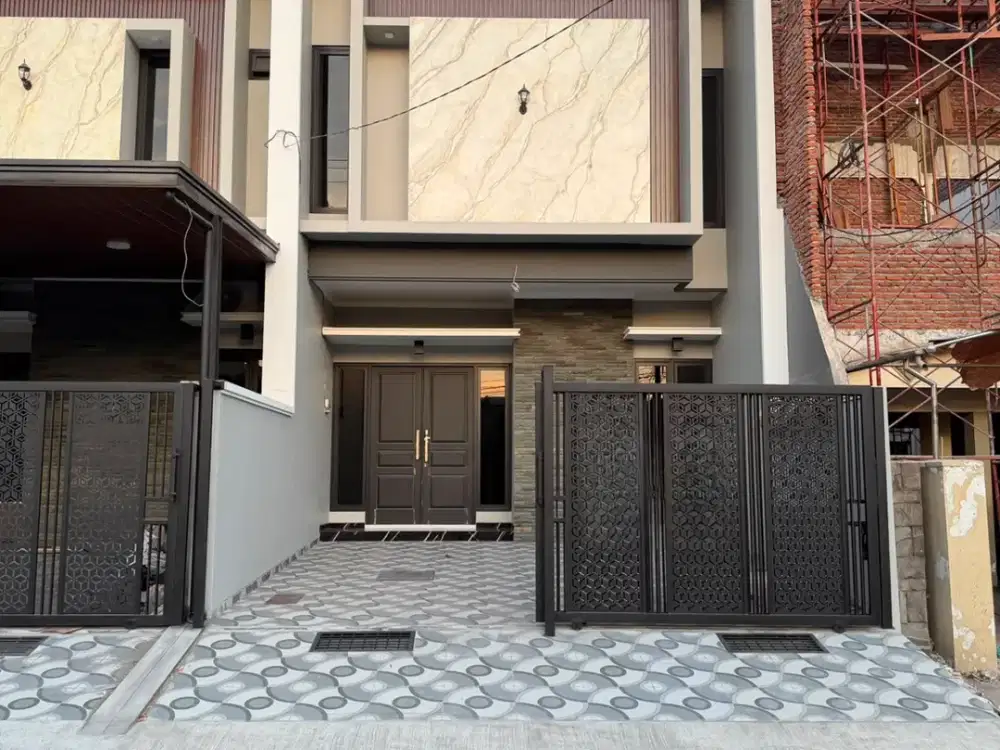 Rumah Baru Gress di Manyar 2M an dengan Row Jalan 3,5 mobil, sangat Langka
