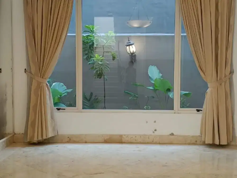 Rumah Cantik Hunian Nyaman Furnished Private Pool di Taman Golf Lippo Karawaci