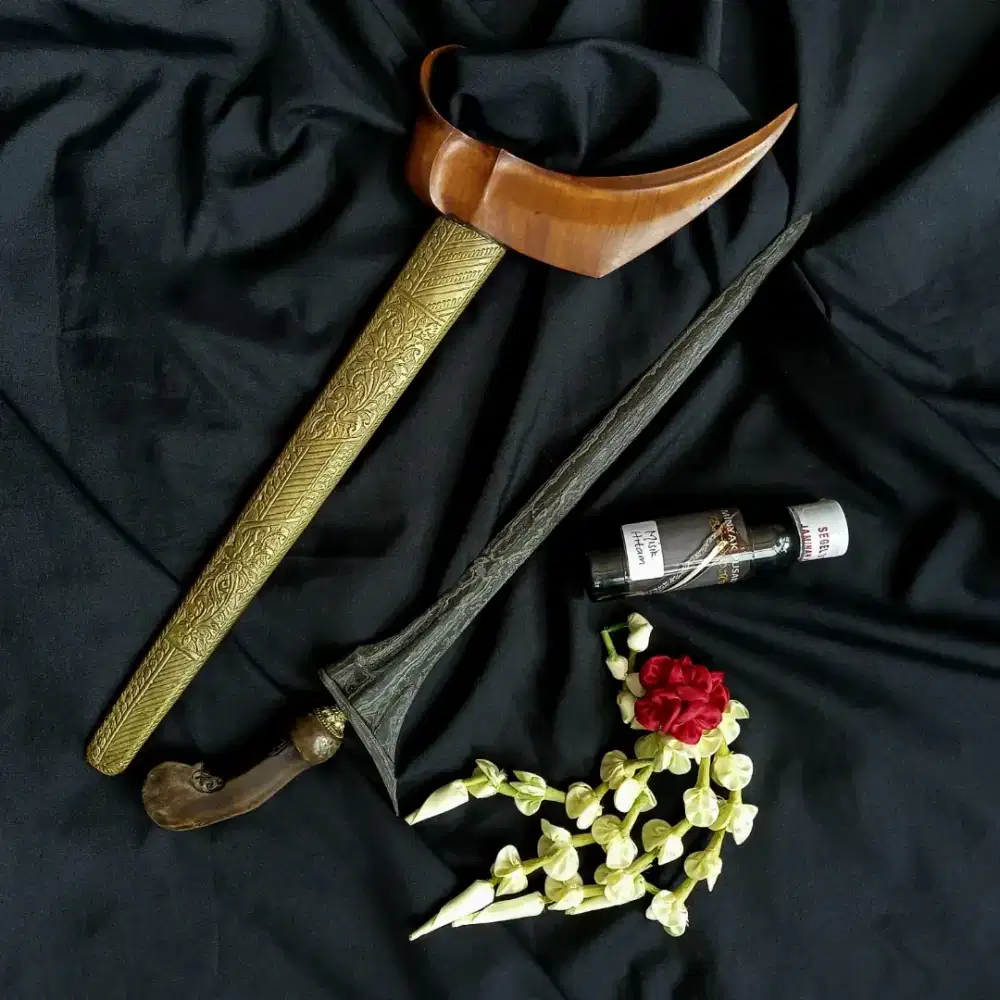 Keris sepuh jalak Tilam sari pamor Wengkon isen Tangguh Majapahit