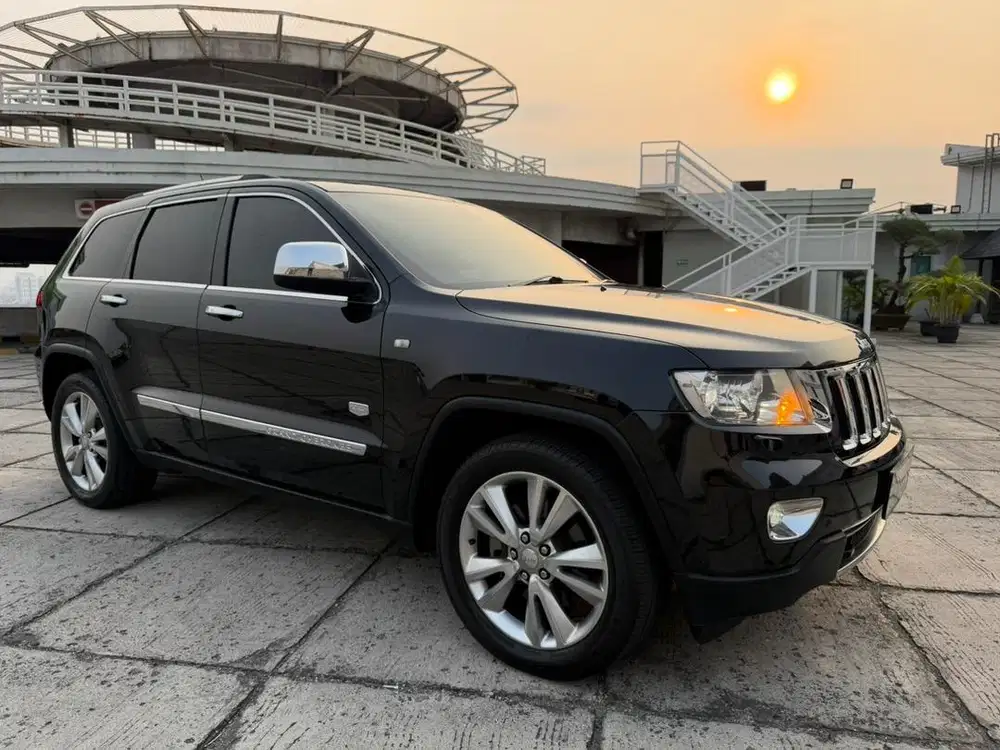 Jeep Grand Cherokee 2012 nik 2011 Limited 70 th anniversary