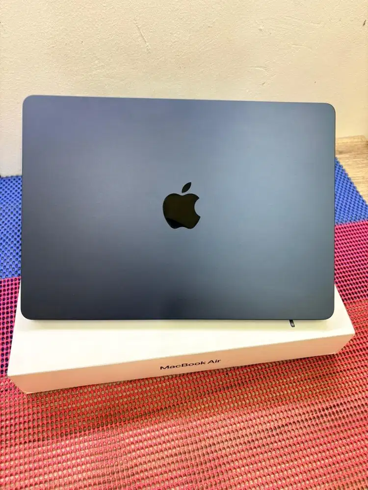 Macbook Air M2 8/512GB Garansi panjang