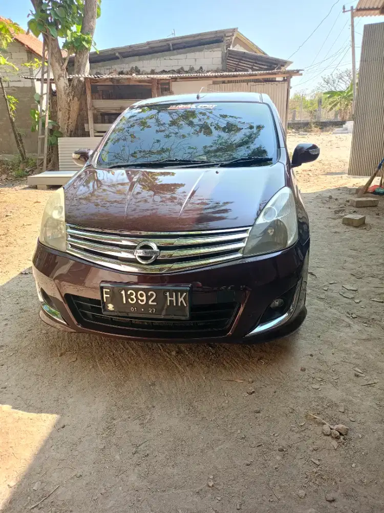 Di jual mobil grenlivina..cat mulus interior masih bagus
