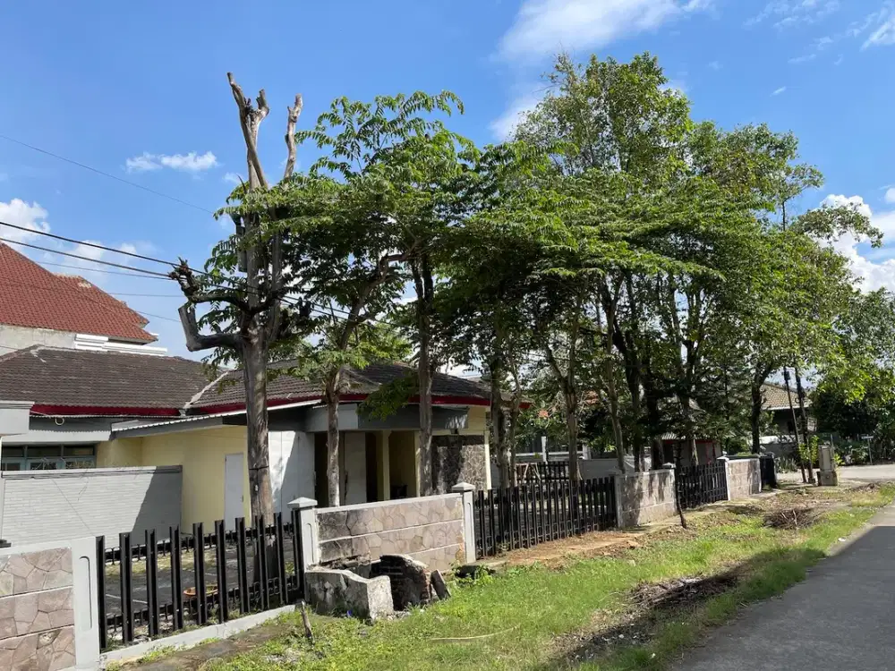 Rumah Besar di Pusat Karawang Barat