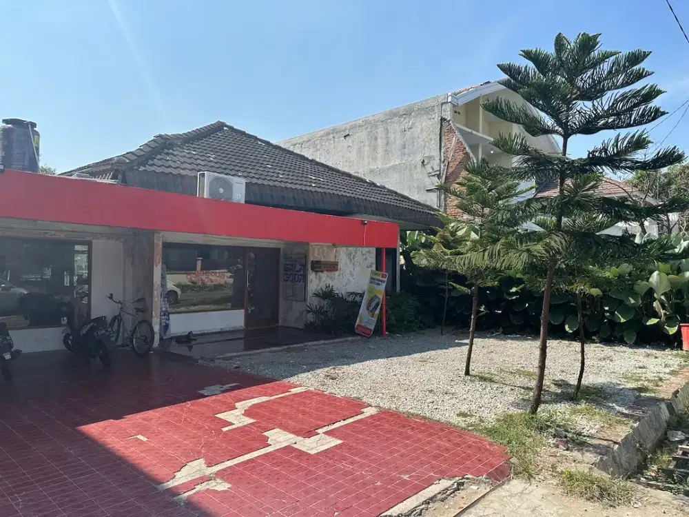 Rumah Besar di Pusat Karawang Barat