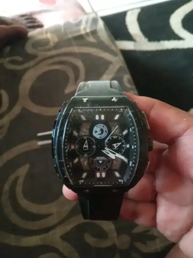 jam merek biden anti air 
masih bagus jual ajah