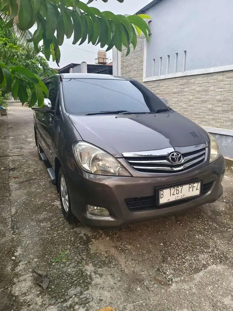 Toyota Kijang Innova 2010 Bensin