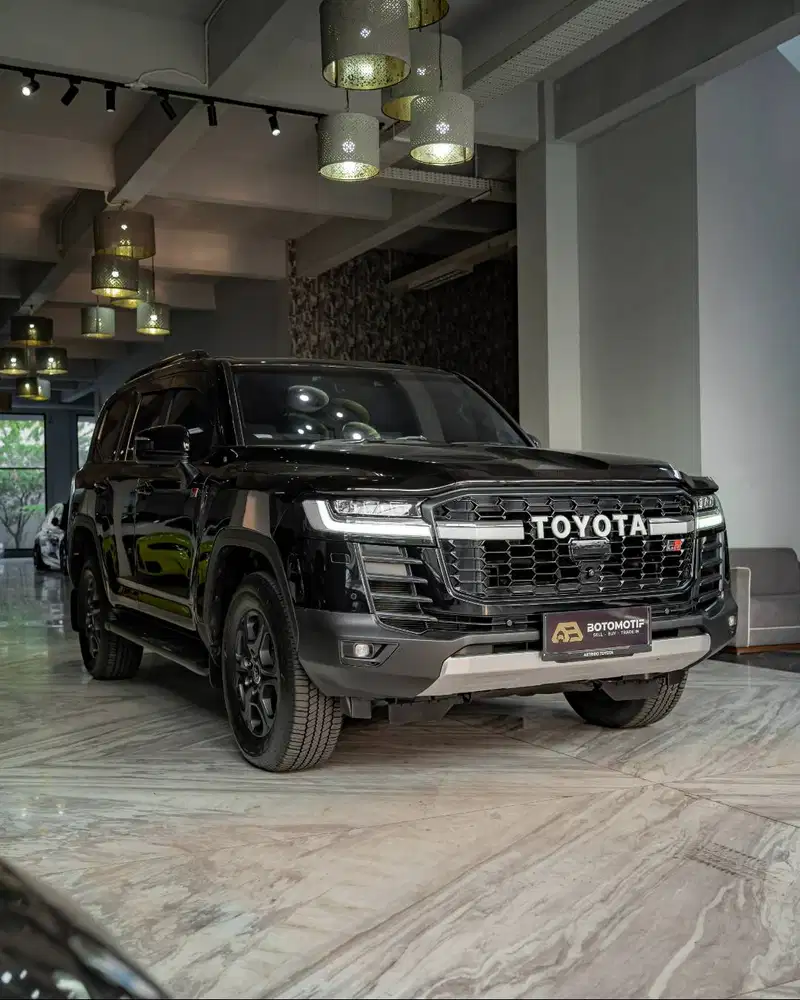 Toyota Land Cruiser 300 GR Sport 4x4 AT 2023