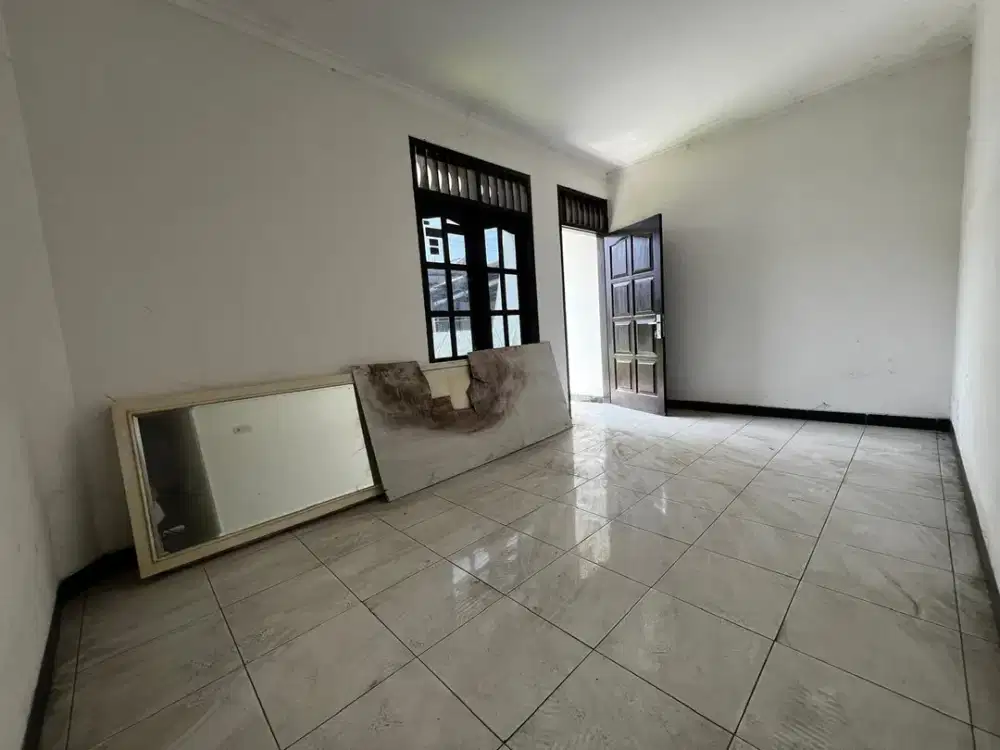 Rumah di jalan Tirtoyoso