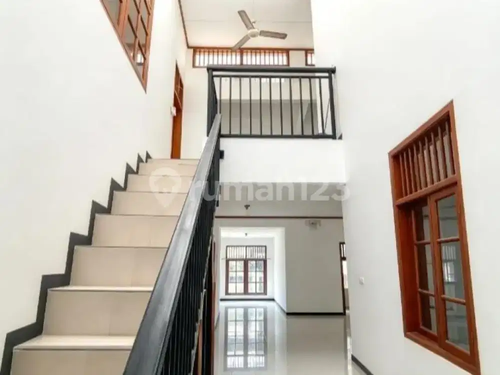 Duren Sawit Rumah Sewa Luas 200M Lokais Strategis Deket Stasiun Buaran, Stasiun Klender, Deket Tranportasi Umum