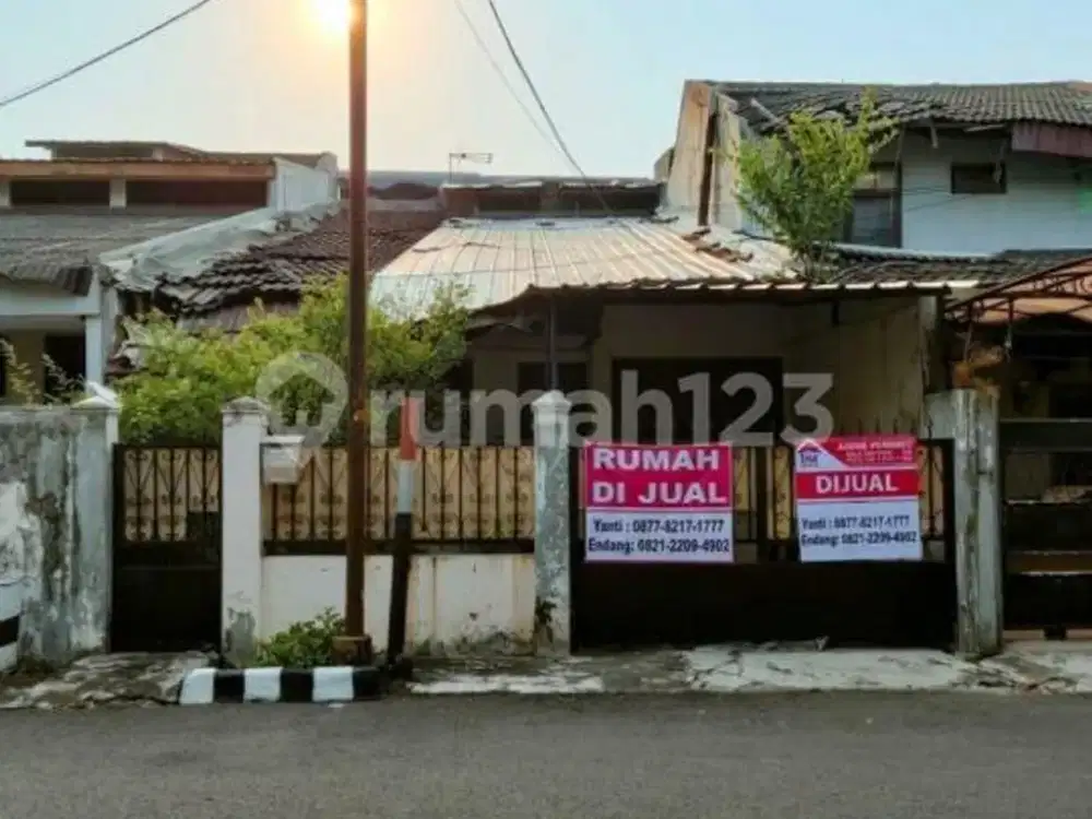 Rumah Lama Butuh Renovasi, Deket Stasiun & Fasilitas Umum. Lt152