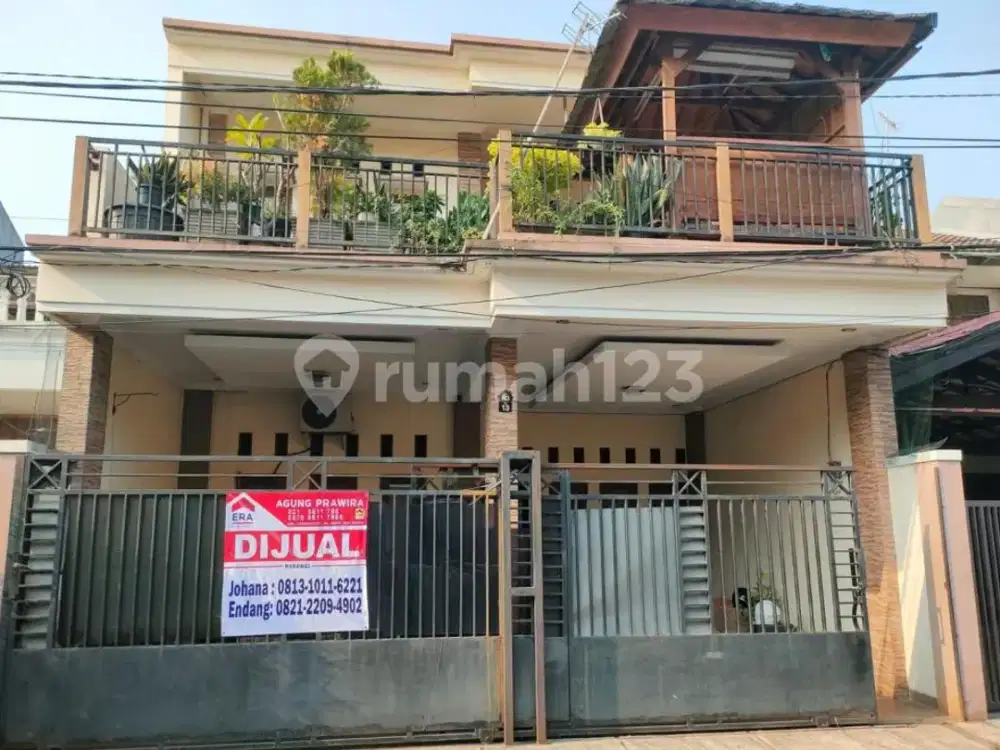 Dijual Rumah Cantik 2 1/2 Lantai di Ptb Duren Sawit, Deket Stasiun Buaran. Lingkungan Nyaman,Aman, Tidak Pernah Banjir.