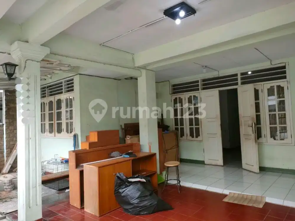 Rumah Lama,2 Lantai di Duren Sawit - Lokasi Strategis Dekat Bkt & Stasiun
