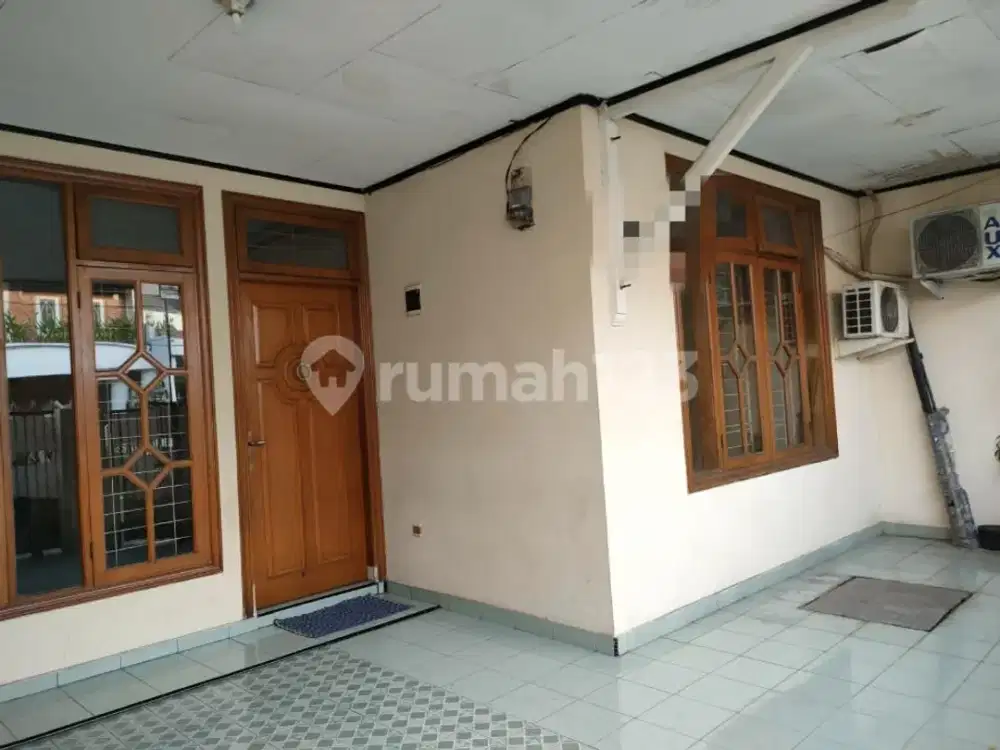 Duren sawit, dekat BKT, rumah siap huni, di jual cepat,Lokasi Strategis. Aman TIDAK Banjir