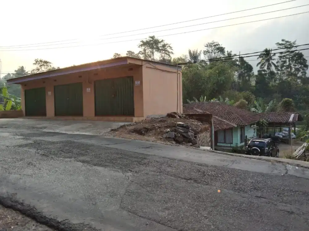DIJAL RUMAH PINGGIR JALAN