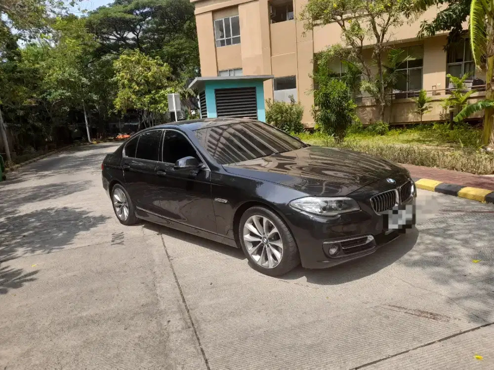 BMW 520i F10 2015 Luxury Black on Brown Tgn 1 low km full ORI pribadi