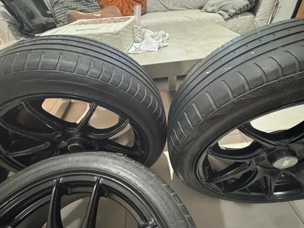 Jual Ban dan Velk Bekas Mobil Brio