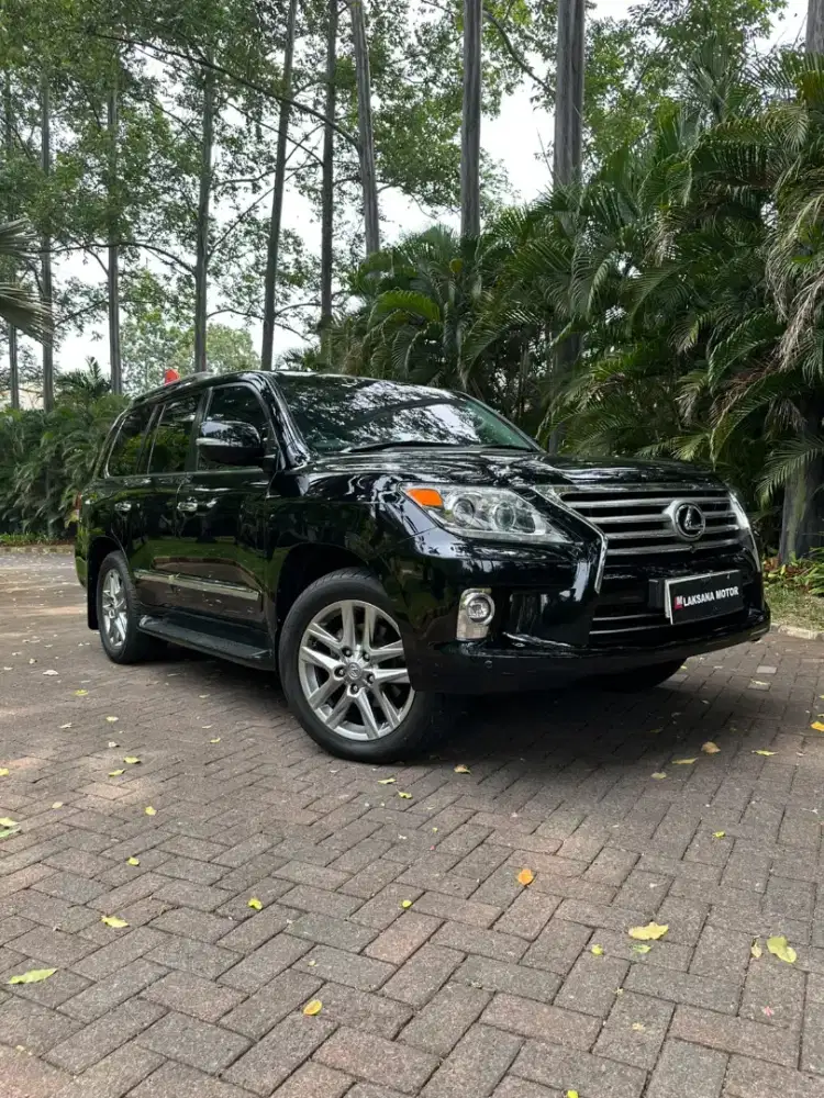 40 rb kilometer asli lexus LX 570 kondisi bagus sekali